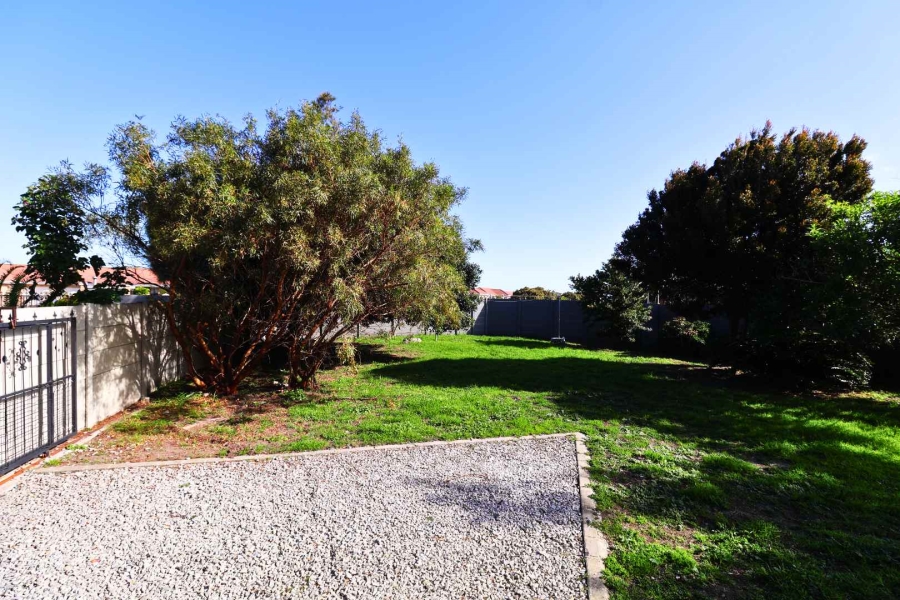 6 Bedroom Property for Sale in Sandbaai Western Cape
